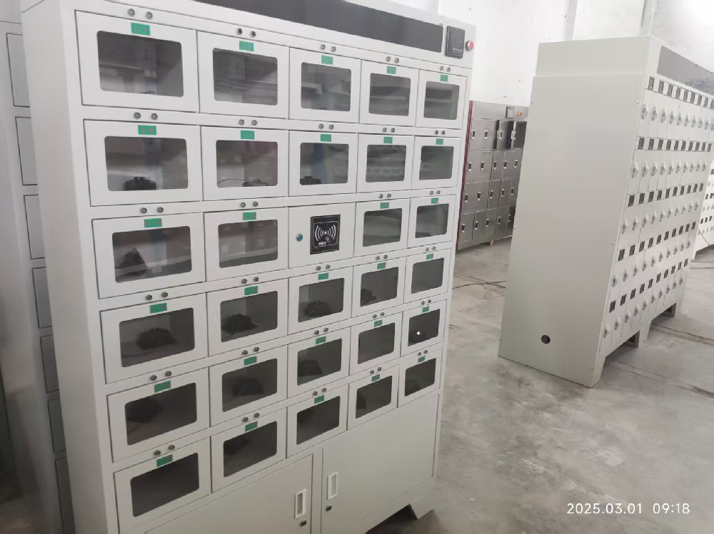 智能矿灯充电柜显示界面什么样